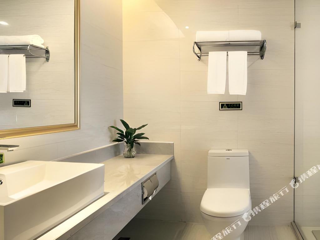 Фото Vienna Chongqing Yuanjiagang Subway Station Branch