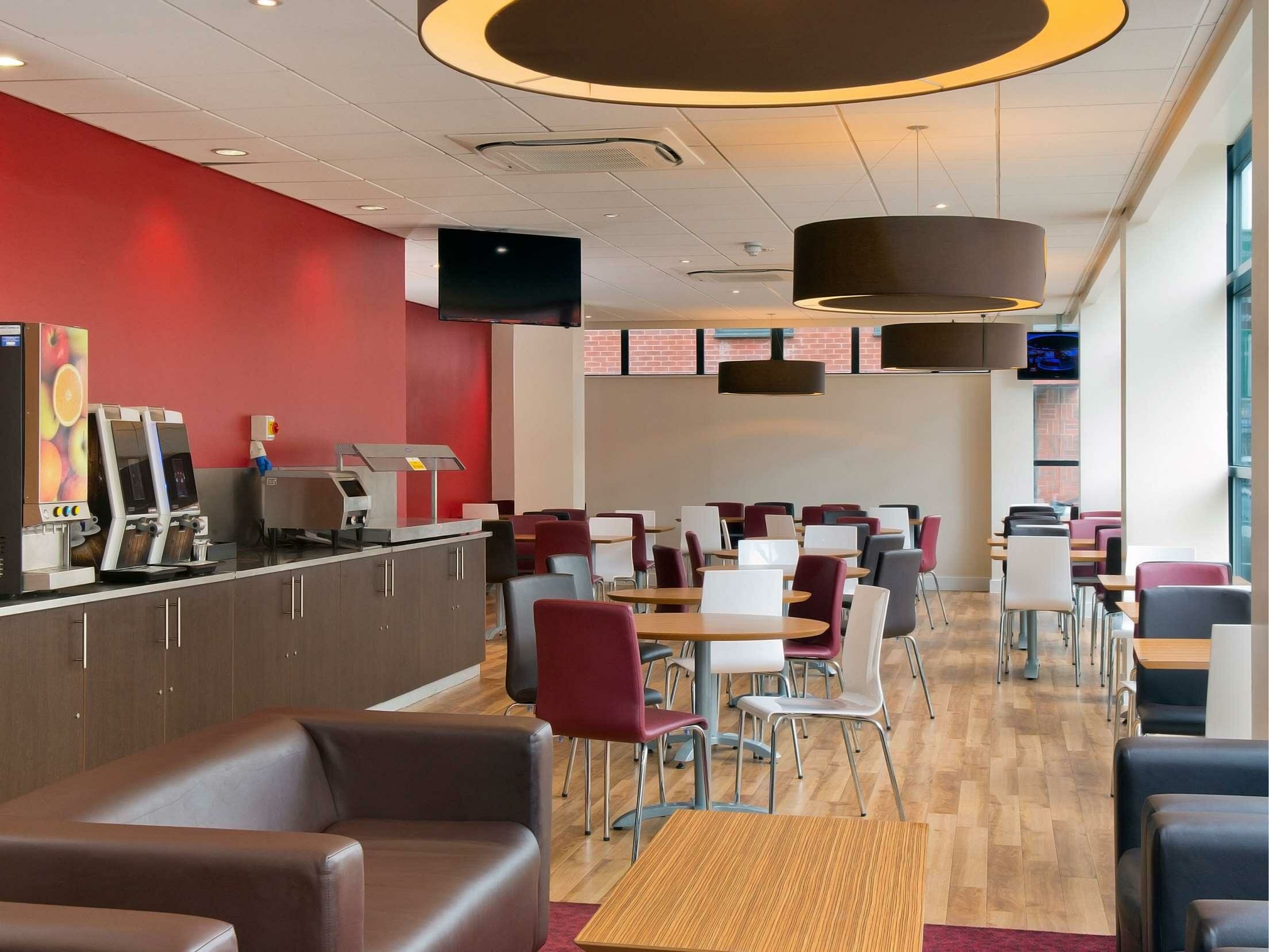 Фото Travelodge Manchester Ancoats Hotel