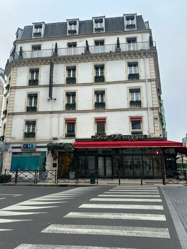 Внешний вид отеля Le Bon Hotel в Нёйи-сюр-Сене, фото 1