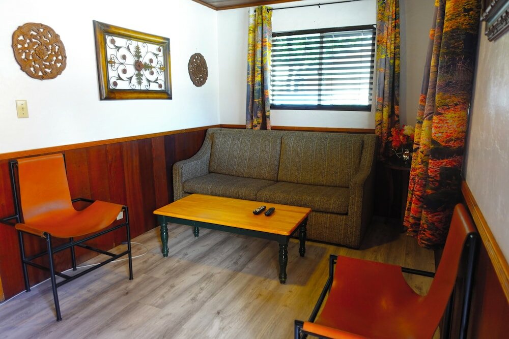 Фото Sleepy Hollow Cabins and Hotel