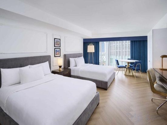 Фото Pantages Hotel Downtown Toronto