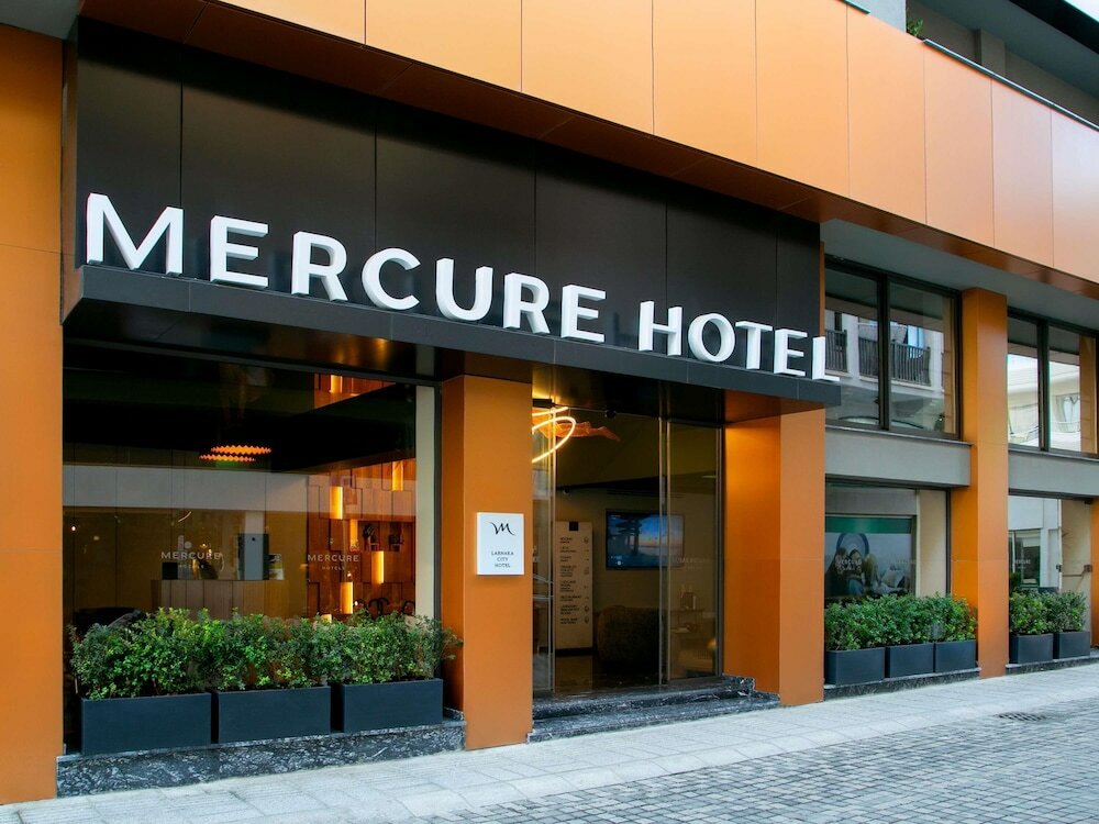 Фото Mercure Larnaca Finikoudes Beach