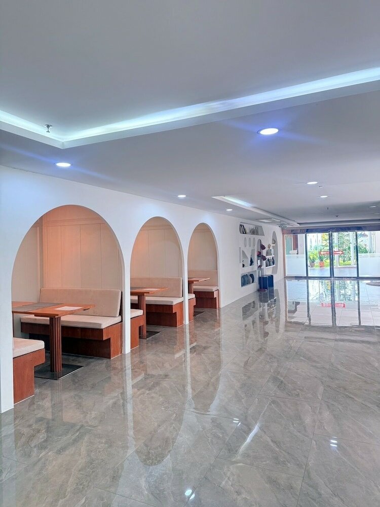 Фото Golden Jomtien Beach Hotel