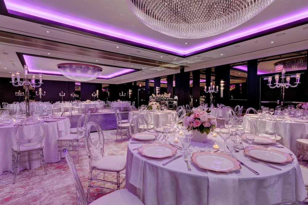 Фото Hotel X Toronto by Library Hotel Collection