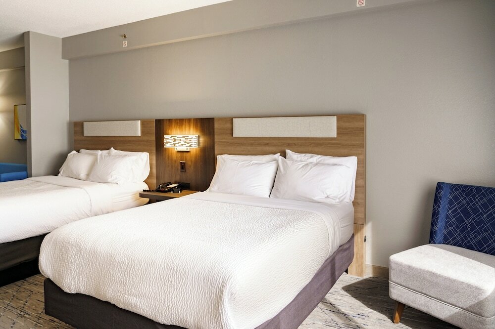 Фото Holiday Inn Express Hotel & Suites Raleigh Sw Nc State, an Ihg Hotel