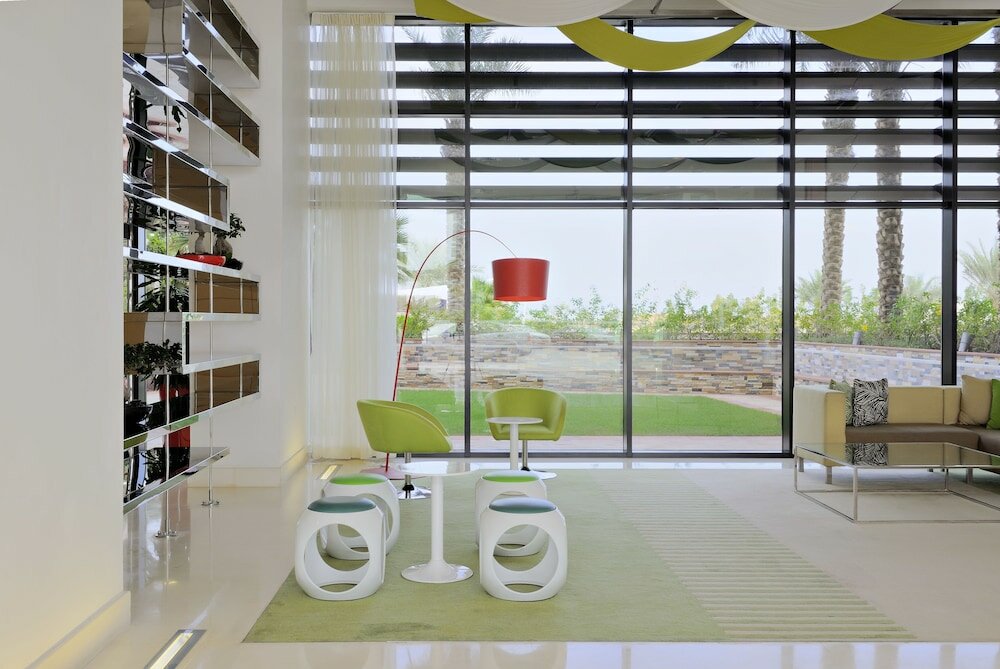 Фото Yas Plaza Bay