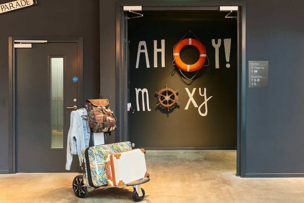 Фото Moxy Southampton
