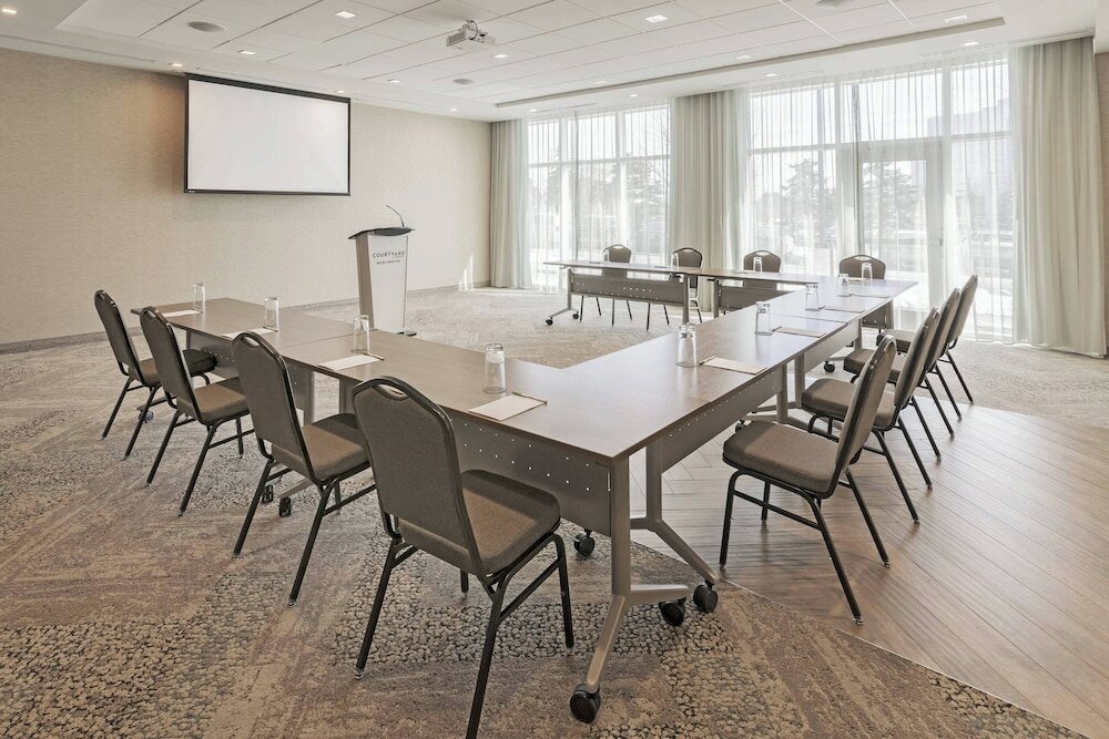 Фото Courtyard by Marriott Burlington