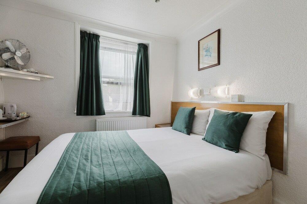 Фото Falcon Hotel