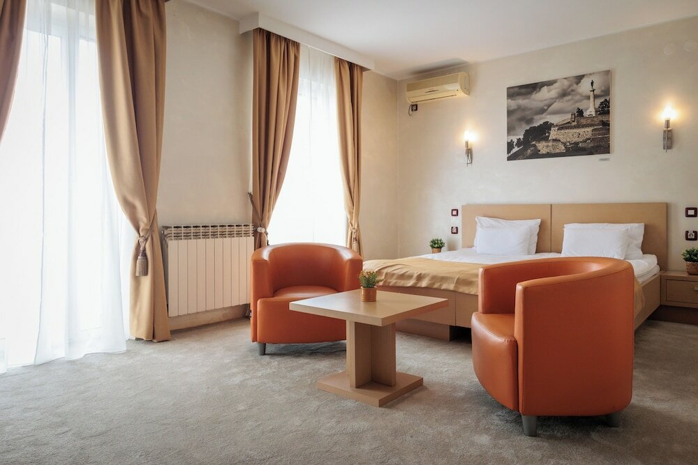 Фото Euro Garni Hotel