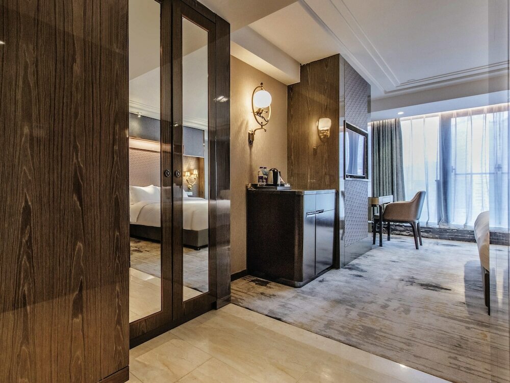 Фото Mercure Chongqing Downtown