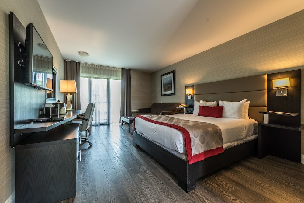 Фото Ramada by Wyndham Ottawa On The Rideau