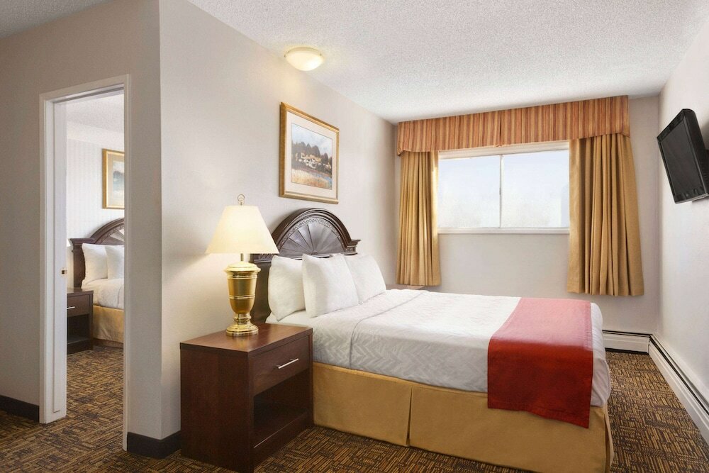 Фото Travelodge by Wyndham North Battleford