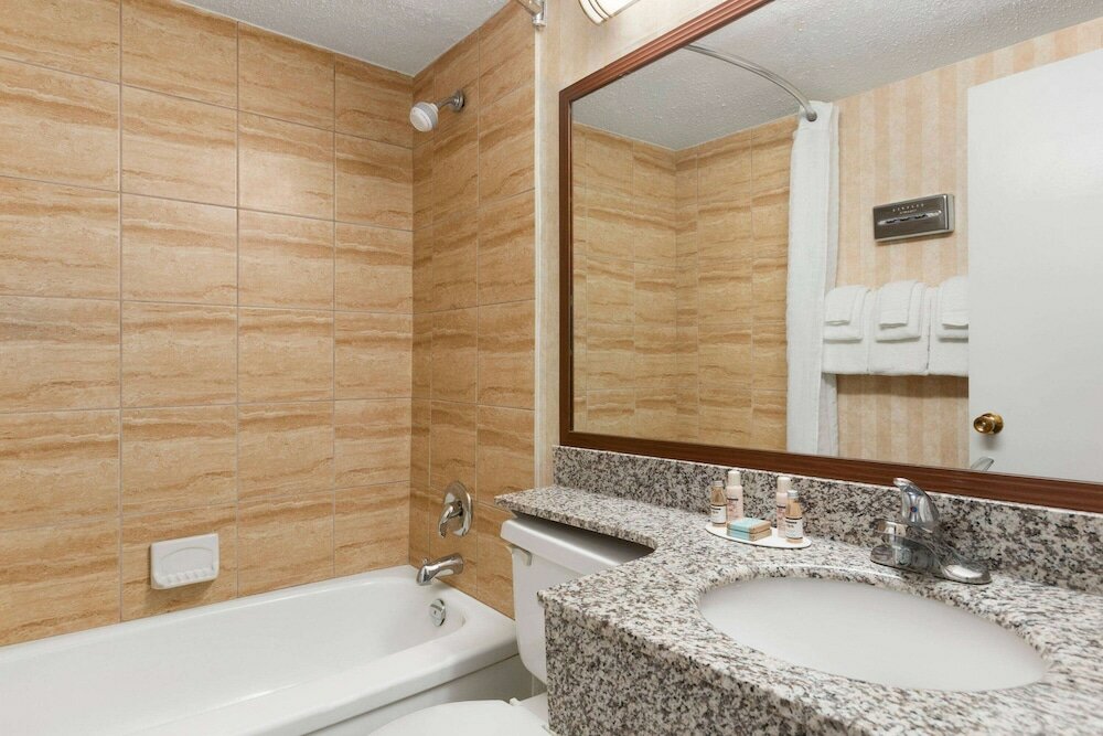 Фото Travelodge by Wyndham North Battleford