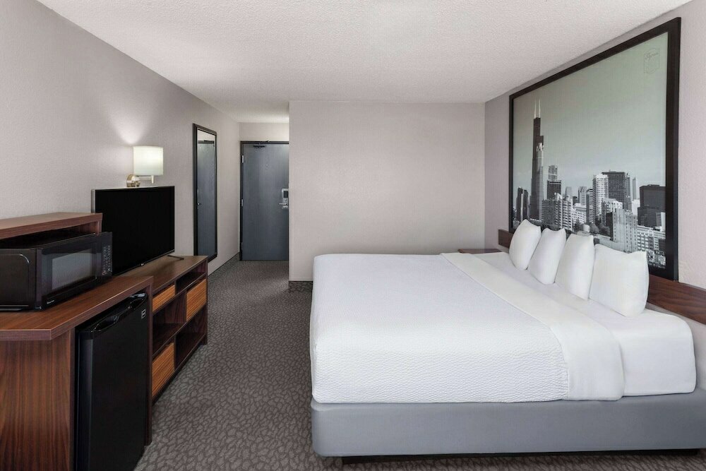 Фото Super 8 by Wyndham Romeoville Bolingbrook