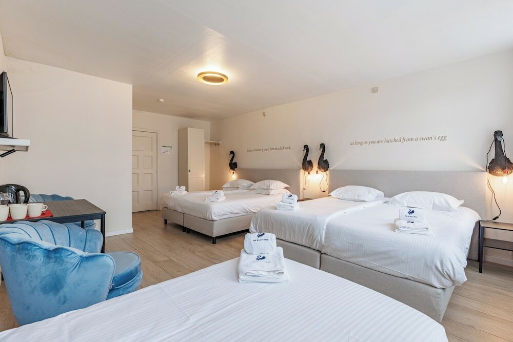Фото The Black Swan Hotel