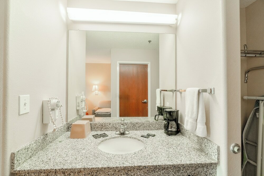 Фото Fairway Inn La Porte