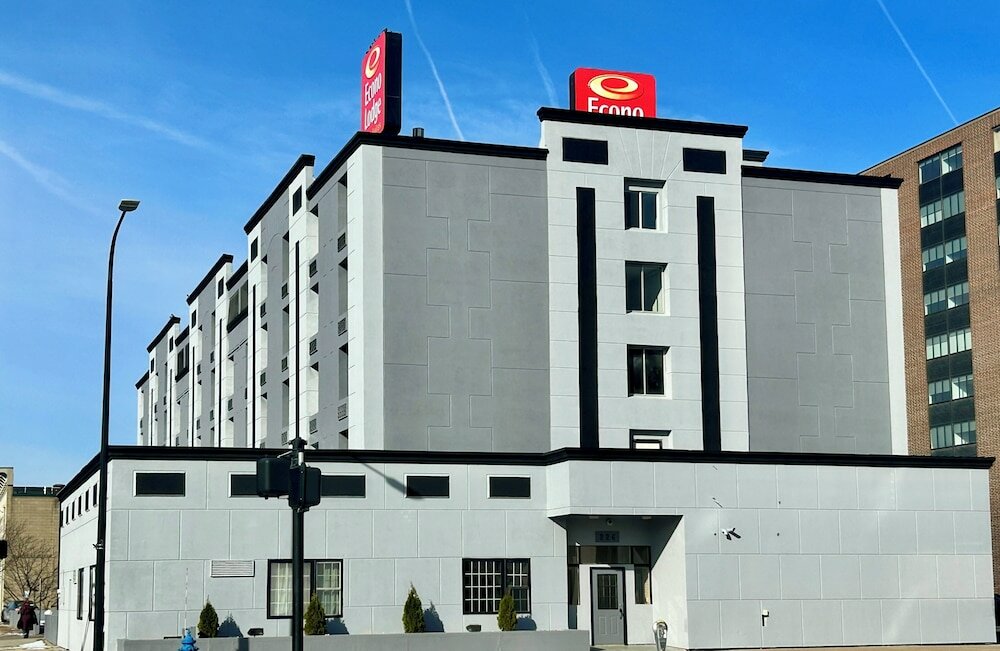 Фото Econo Lodge Inn & Suites