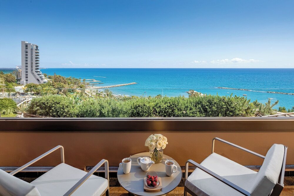 Фото Four Seasons Hotel