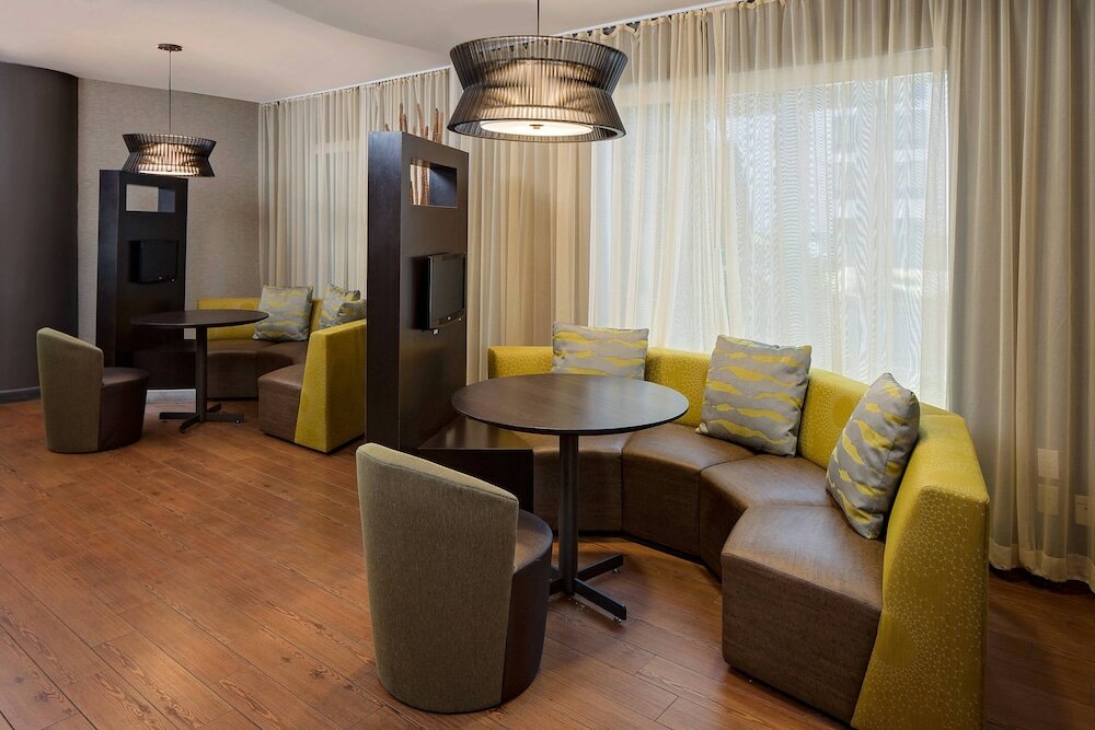 Фото Courtyard by Marriott Long Island MacArthur Airport