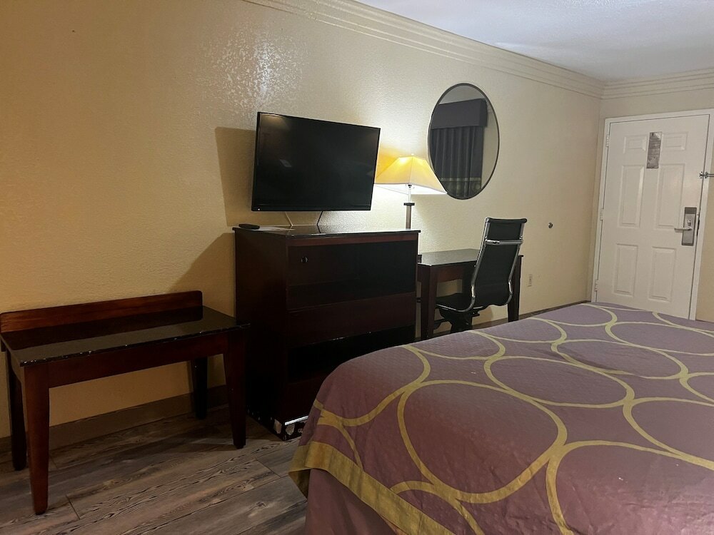 Фото Super 8 by Wyndham Houston West Katy