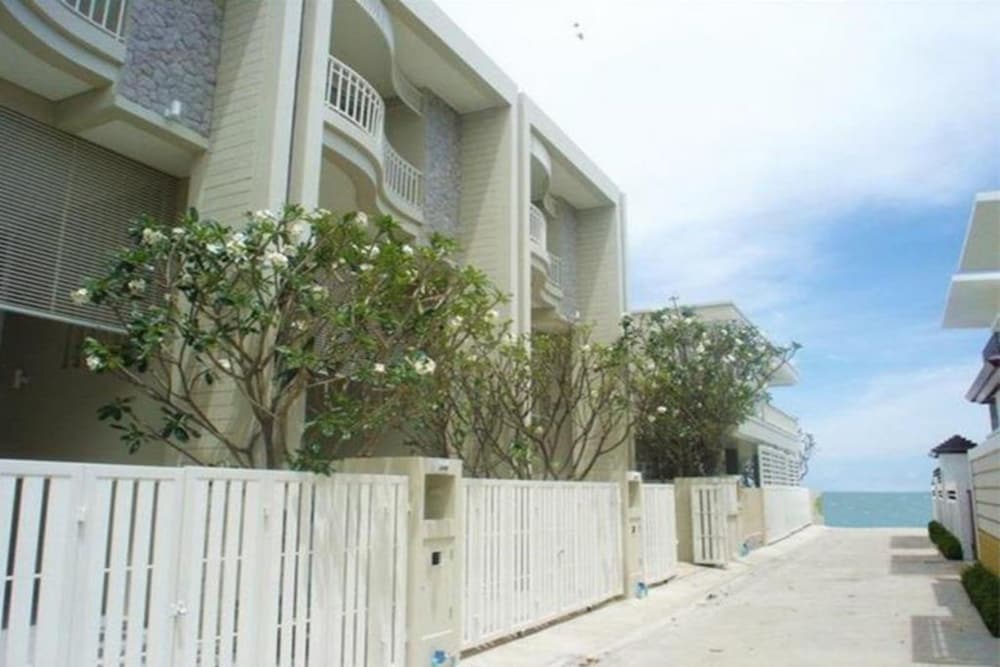 Фото Baan Sea Talay Service Apartment