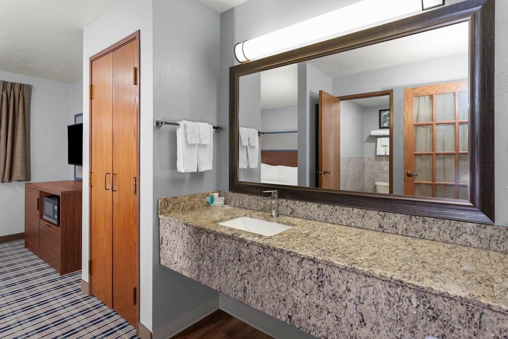 Фото AmericInn by Wyndham Green Bay West