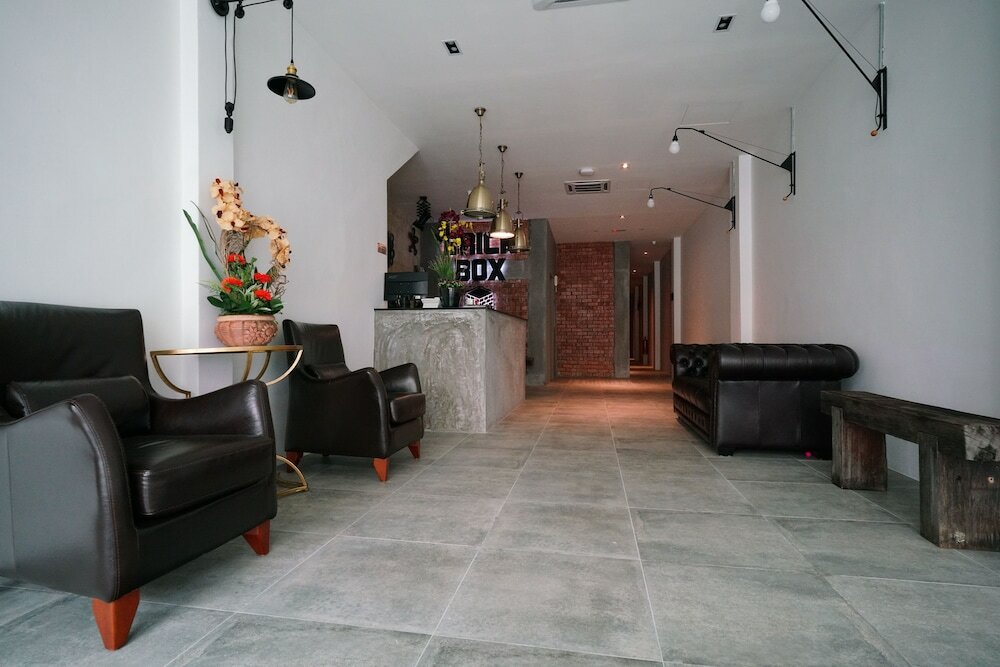 Фото Brick Box Hotel