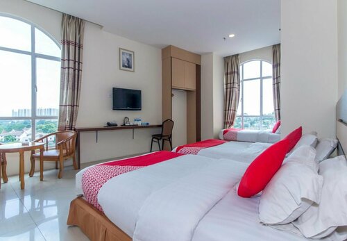 Гостиница Fame Hotel в Серембане