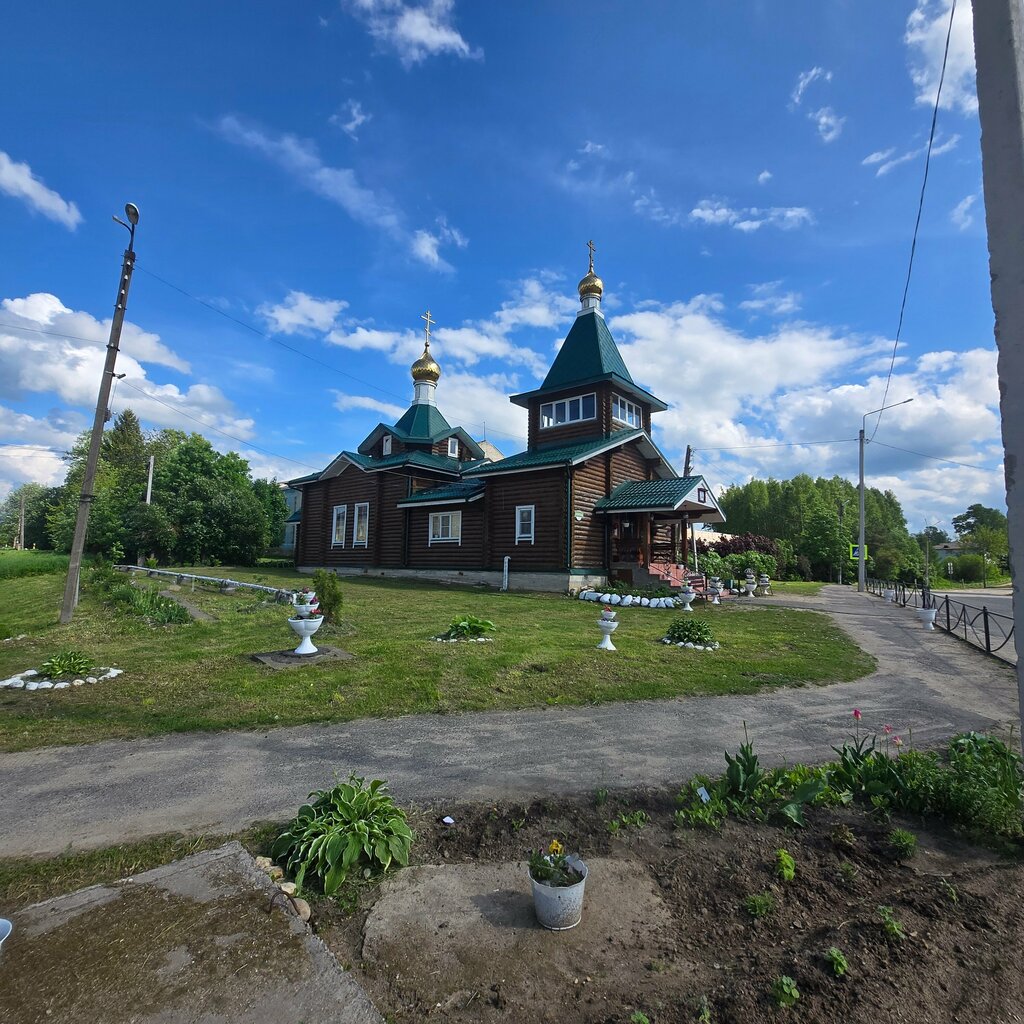 Orthodox church Tserkov Troitsy Zhivonachalnoy v Molokovo (novaya), Tver Oblast, photo