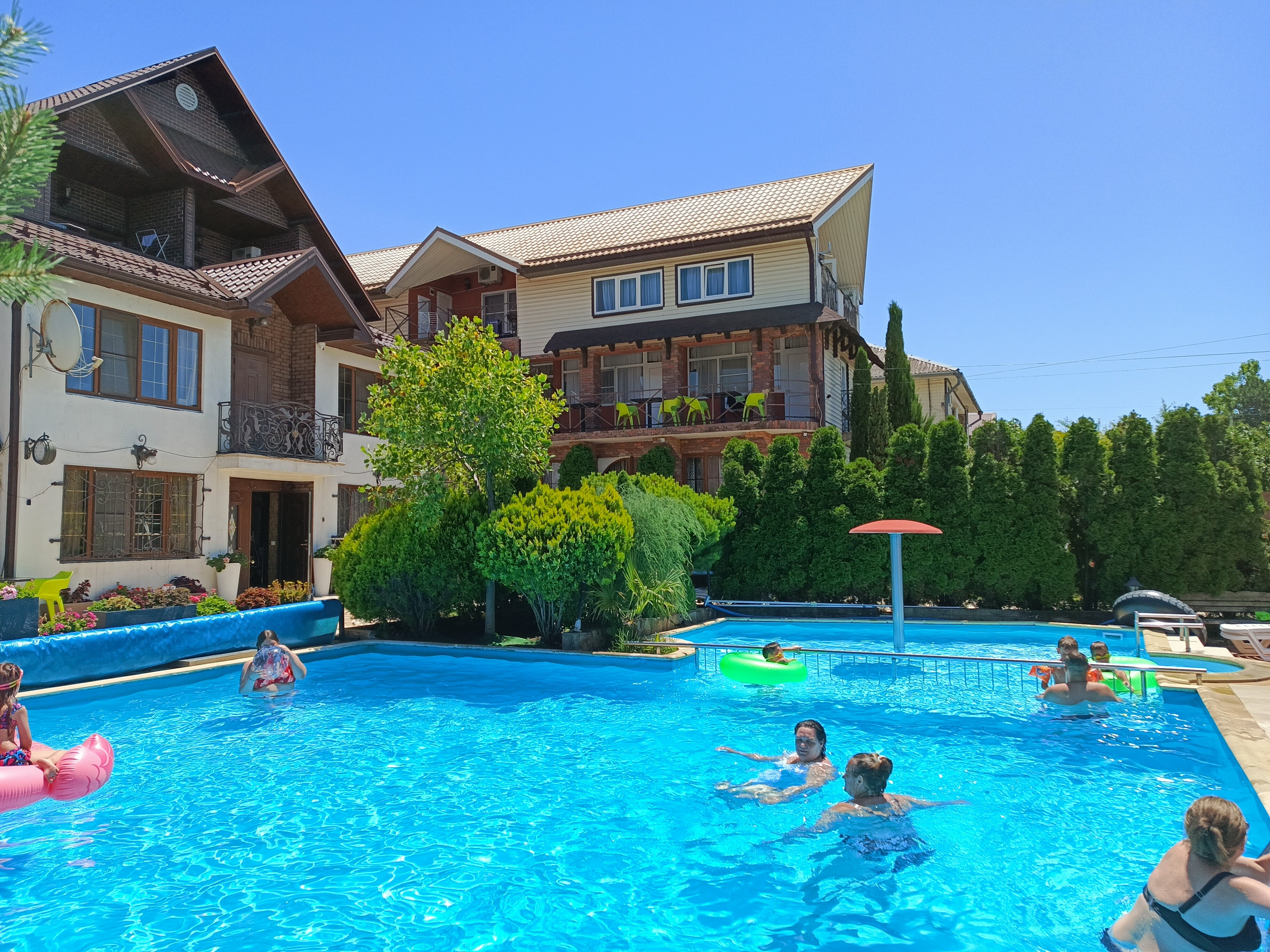 Фото отеля 1