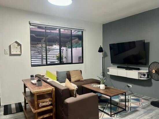 Hotel Cozy Holiday Home in San Pablo City for Groups of 8-10, San Pablo, photo
