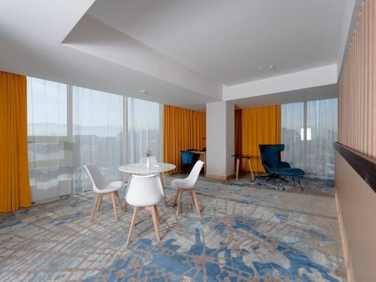 Фото Millennium Plaza Hotel