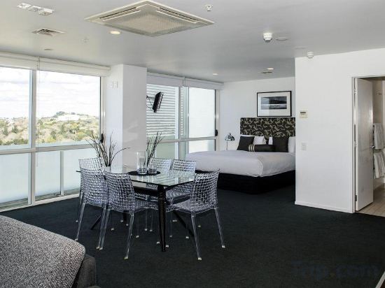 Фото The Quadrant Hotel & Suites