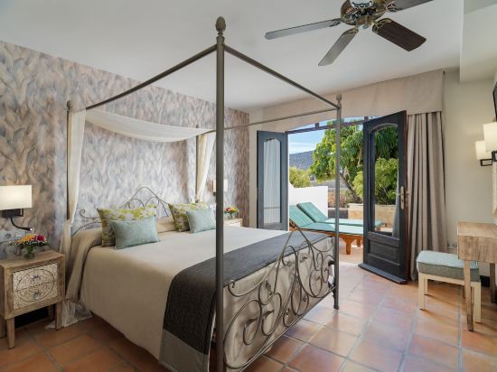 Фото Regency Country Club Apartments Suites