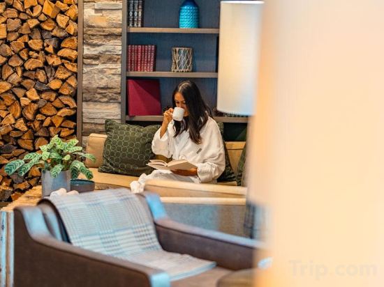 Фото Fairmont Jasper Park Lodge