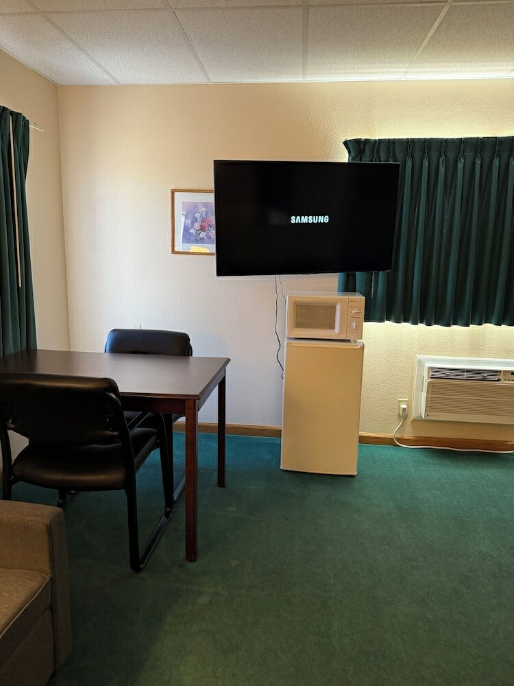 Фото Americas Best Value Inn Torrington