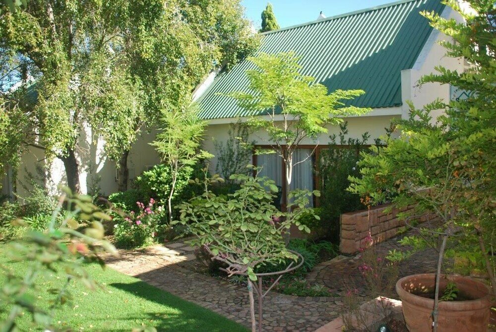 Фото Sunninghill Guest Lodge