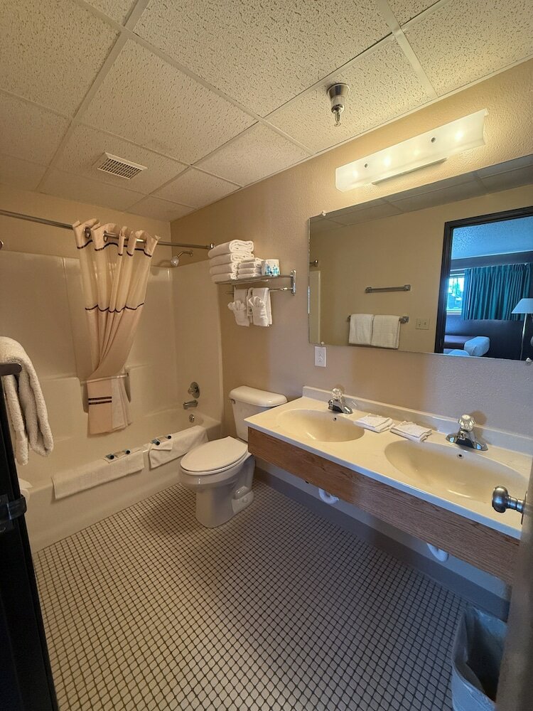 Фото Americas Best Value Inn Torrington