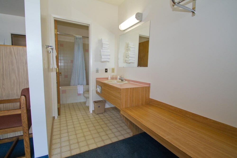 Фото Brooks Street Motor Inn