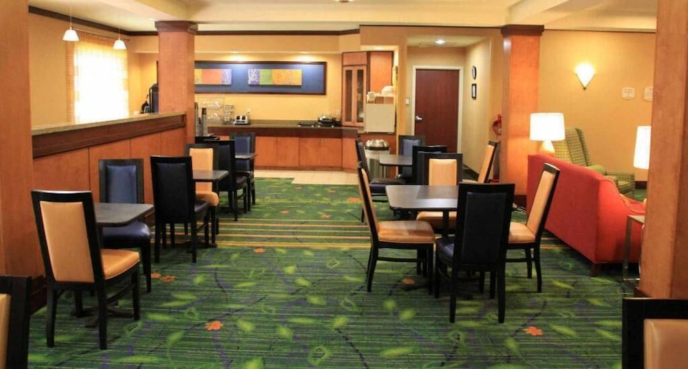 Фото Fairfield Inn and Suites by Marriott Denton