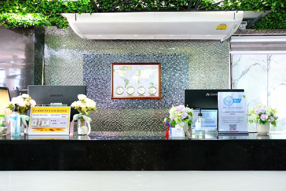 Фото The Beach Front Resort Pattaya