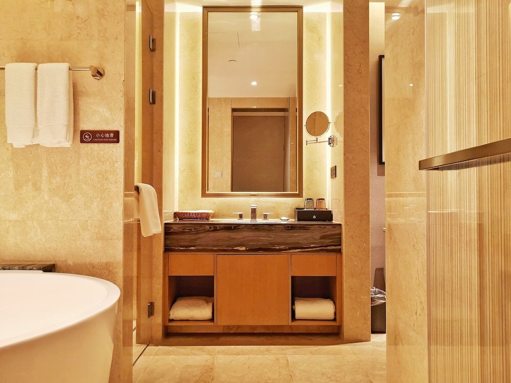 Фото Ramada Plaza Dongxing City Center