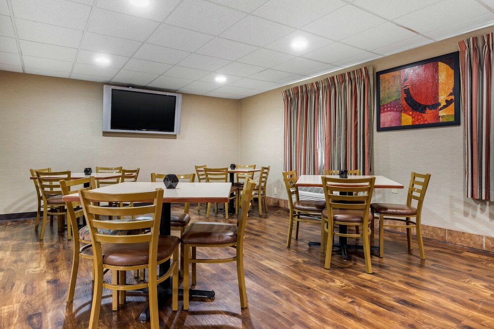 Фото Econo Lodge Milwaukee Airport