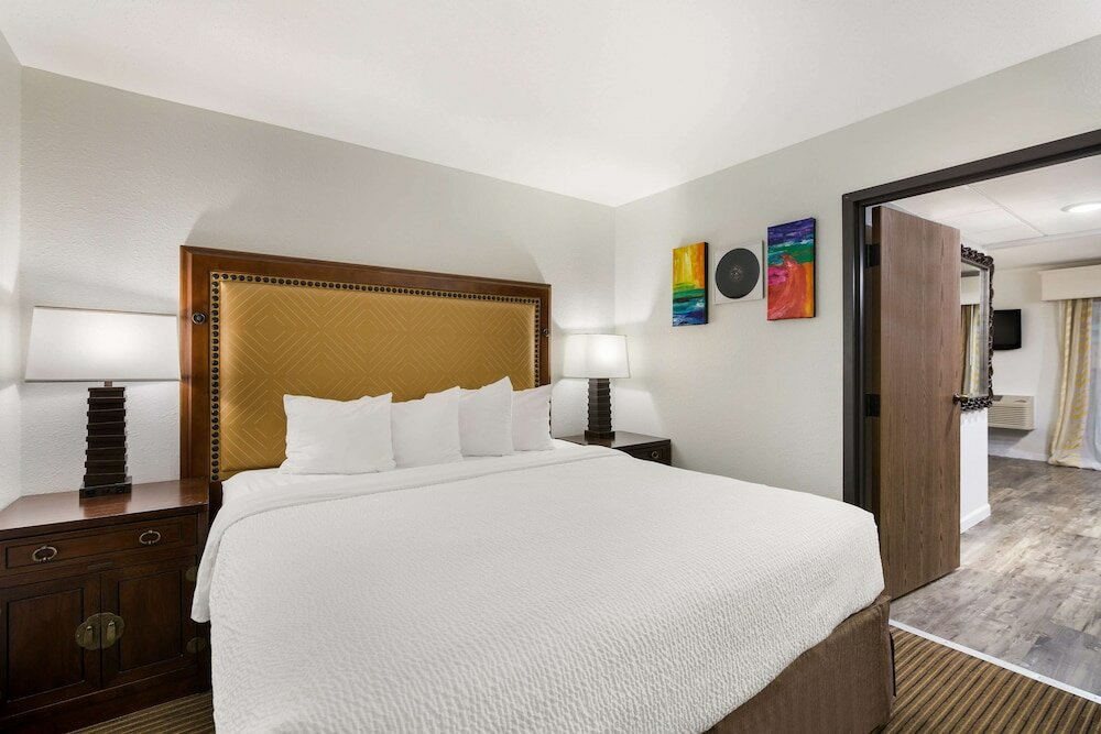 Фото Revel Hotel Minot, SureStay Collection by Best Western