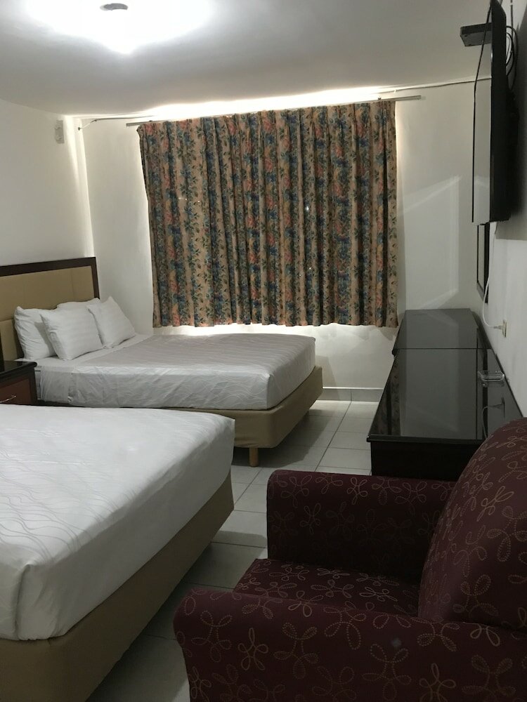 Фото Hotel Guillen Jr