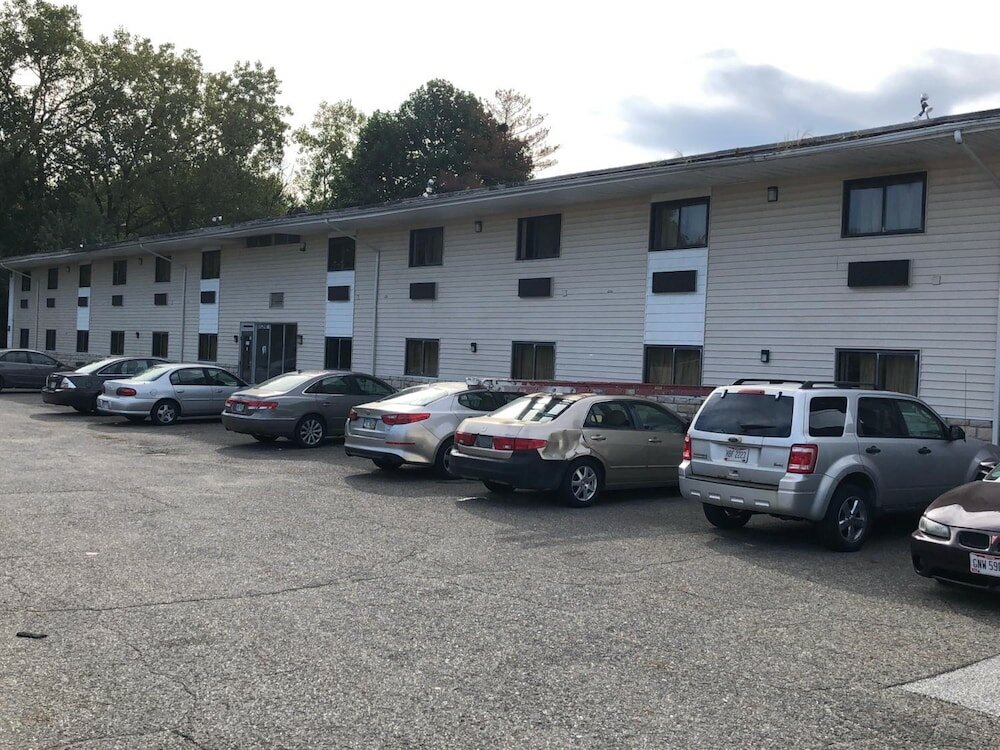 Фото Economy Inn North Randall