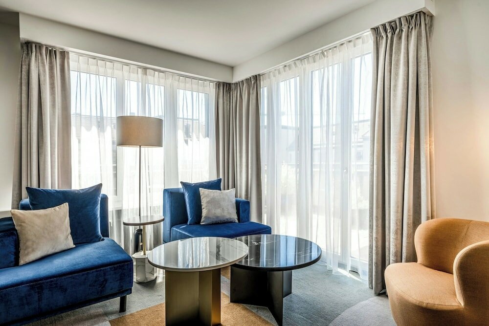 Фото Neues Schloss Privat Hotel Zurich, Autograph Collection