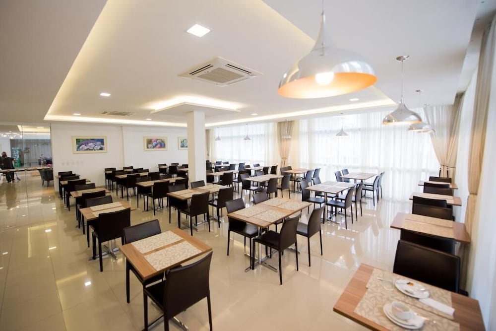 Фото Sky Premium Hotel