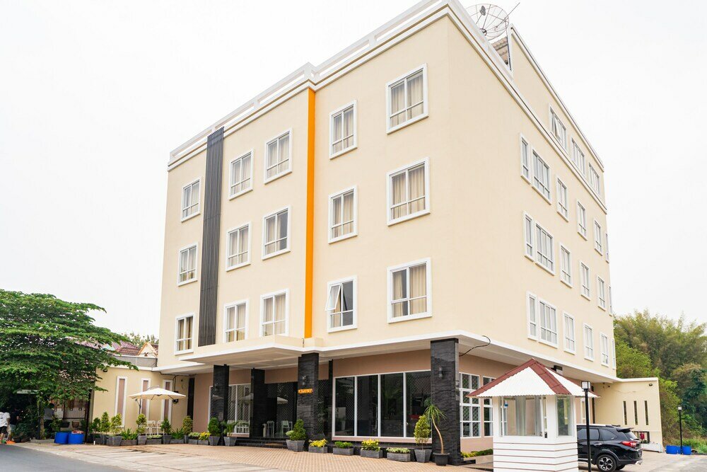 Фото RedDoorz Plus near Teras Kota 3